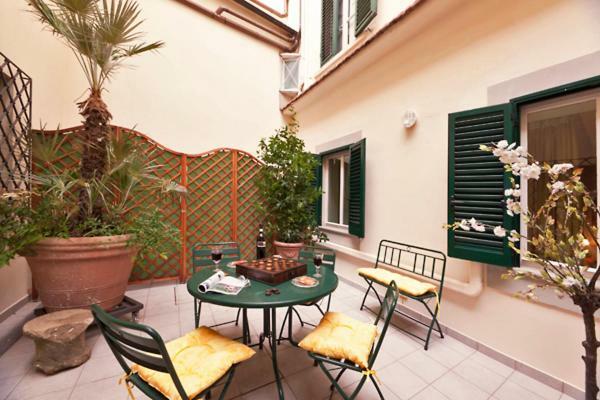 Via Dei Fossi Apartment Флоренция Экстерьер фото